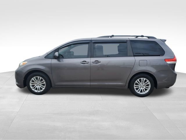 Used 2011 Toyota Sienna XLE image 7