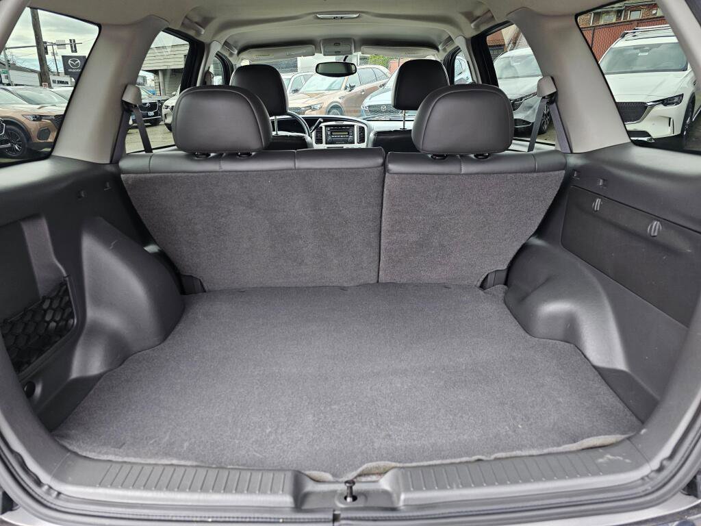 Used 2004 MAZDA Tribute ES image 15