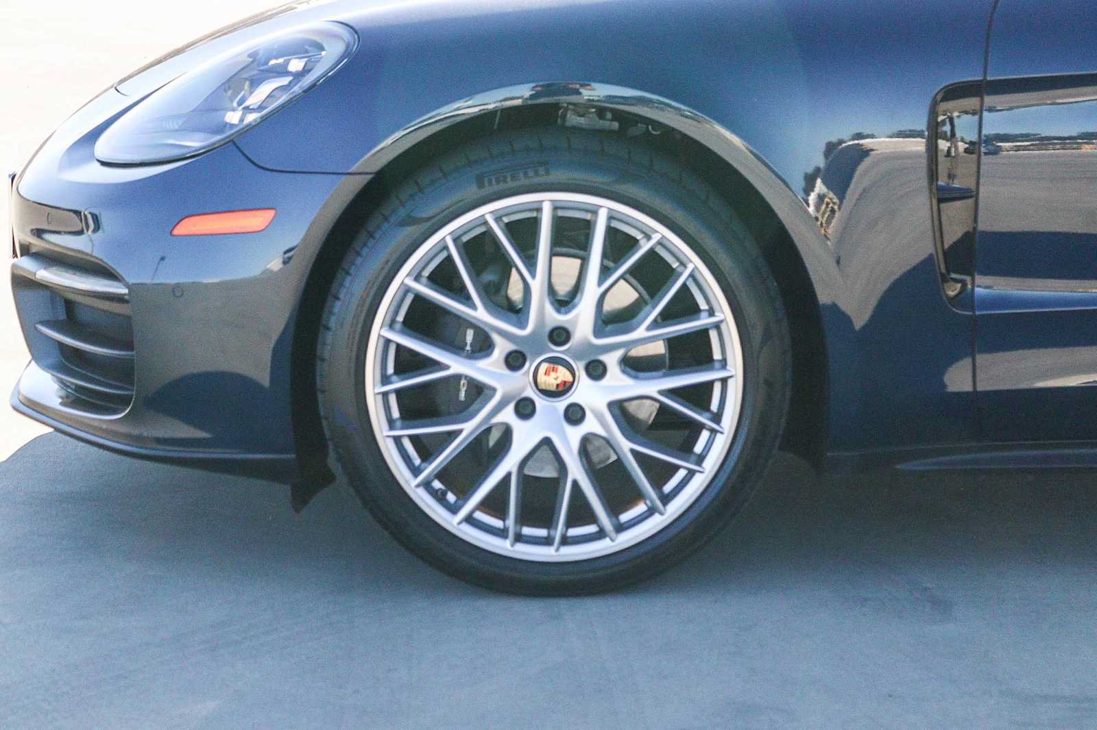 Used 2021 Porsche Panamera RWD image 12