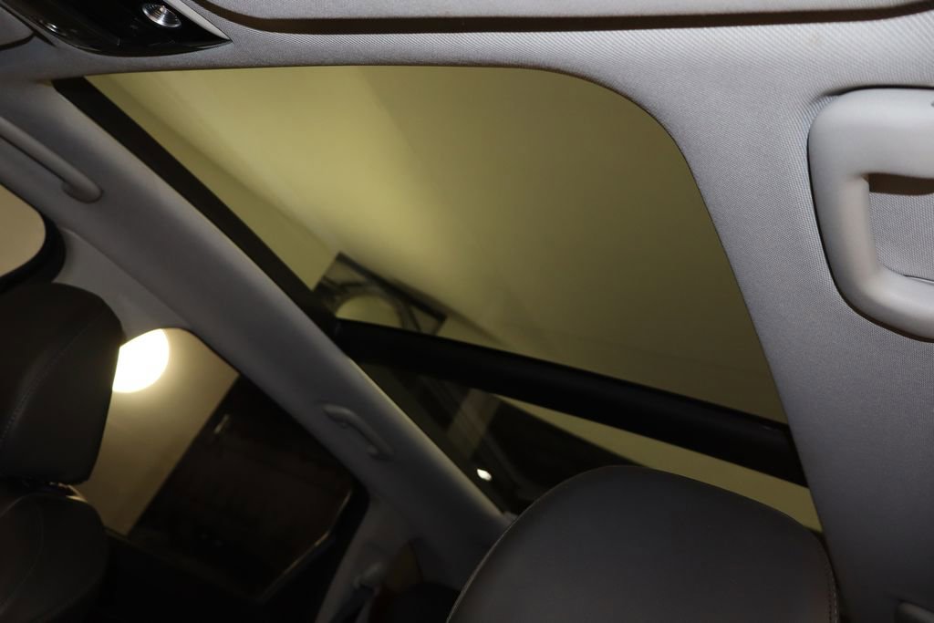 Used 2025 Kia Sorento S w/ Panoramic Sunroof Package image 19