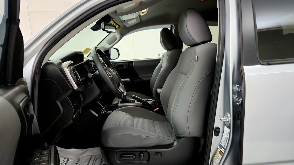 Certified 2022 Toyota Tacoma SR5 AWD/4WD image 25
