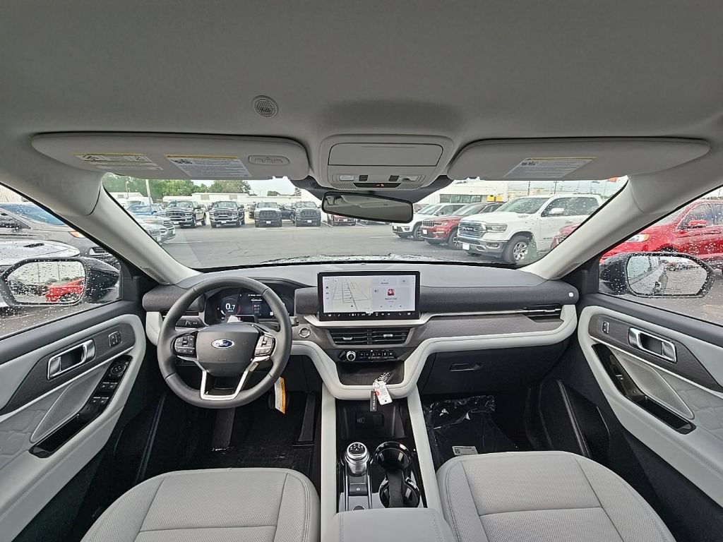 New 2026 Ford Explorer Platinum w/ LUX Leather Package AWD/4WD image 2
