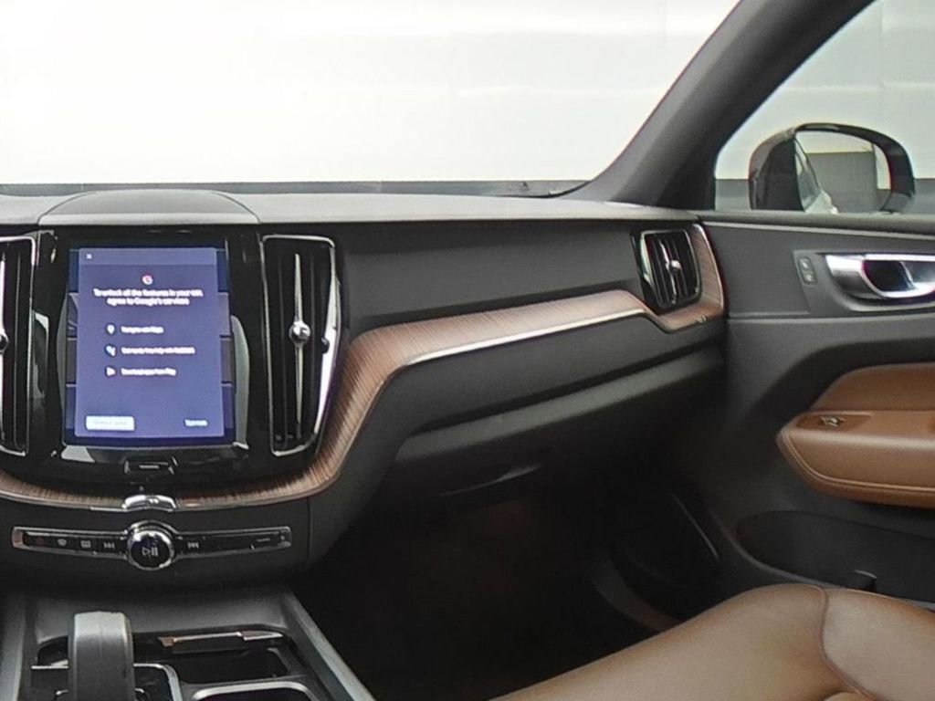 Used 2024 Volvo XC60 B5 Plus w/ Protection Package Premier image 19