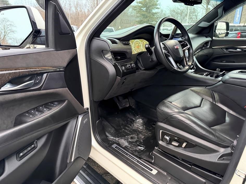 Used 2015 Cadillac Escalade Platinum image 17