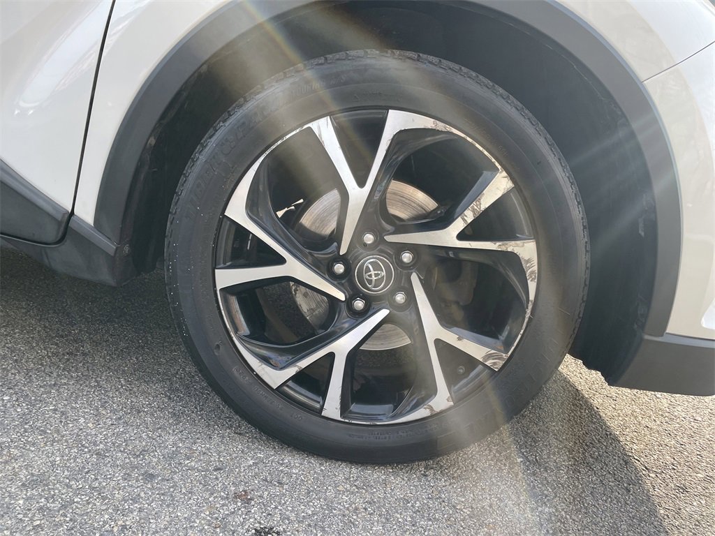 Used 2019 Toyota C-HR Limited image 11