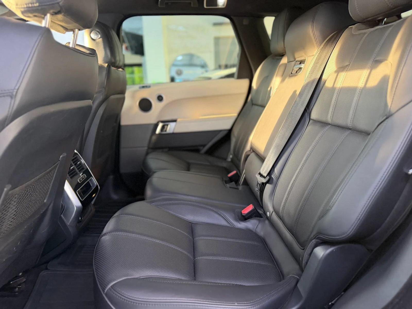 Used 2015 Land Rover Range Rover Sport HSE AWD/4WD image 8