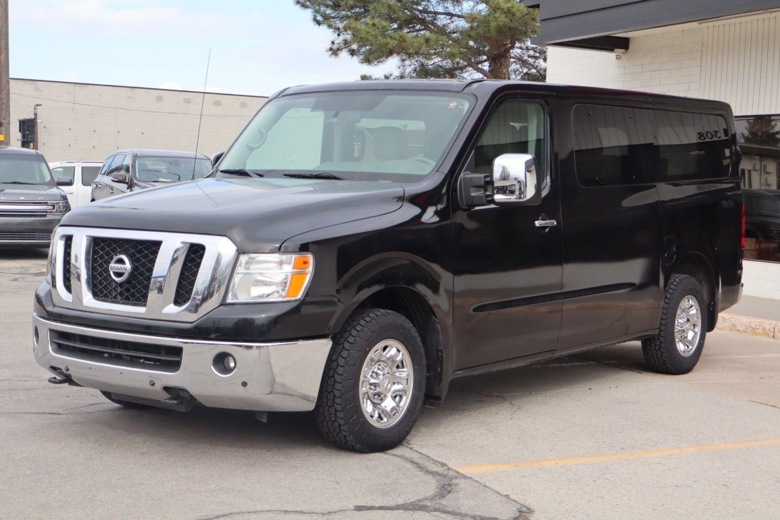 Used 2021 Nissan NV 3500 SL image 4