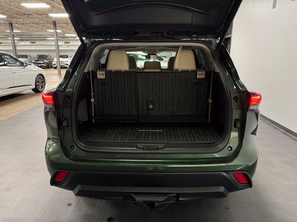 Used 2025 Toyota Highlander XLE AWD/4WD image 16