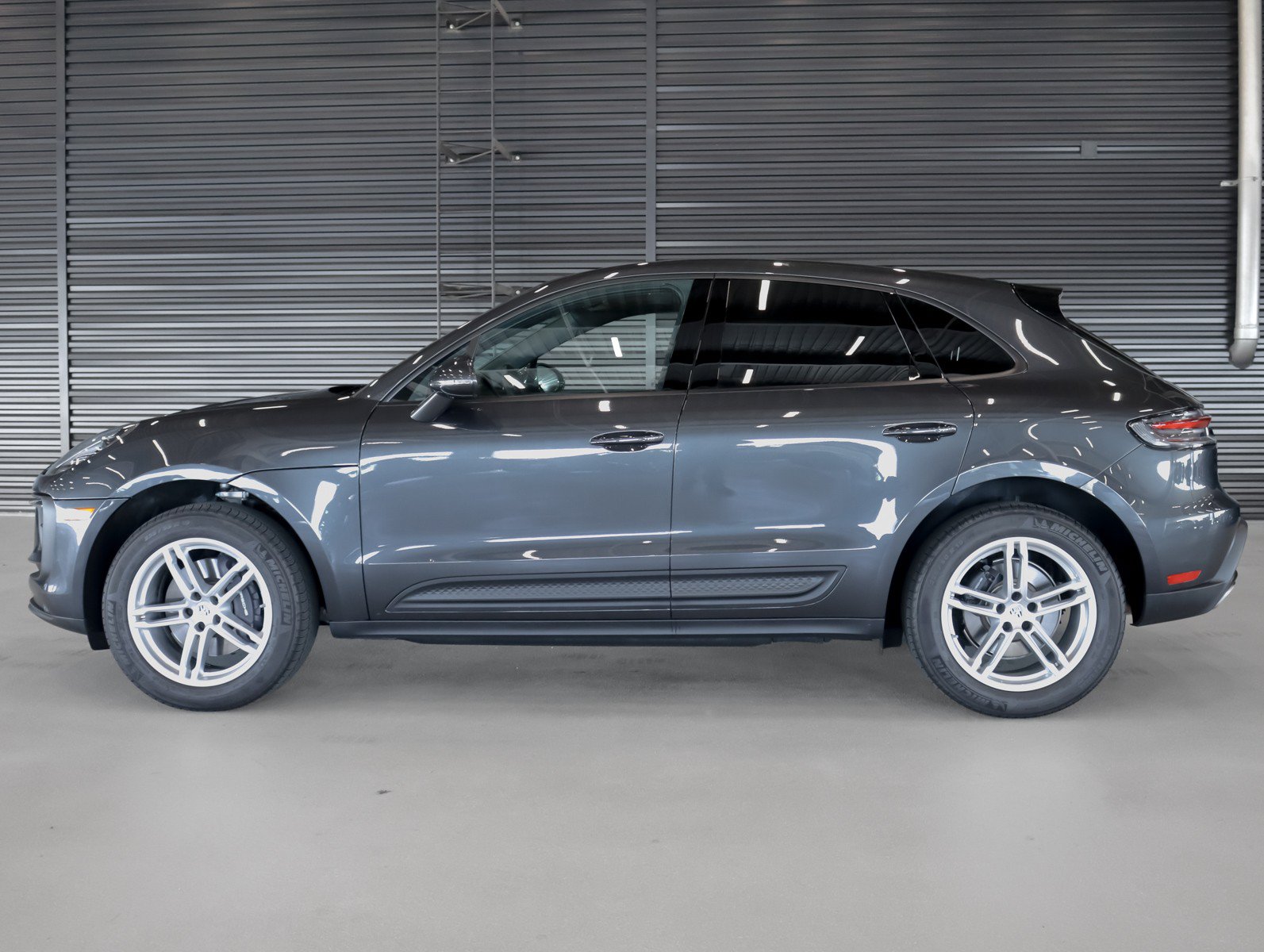 Certified 2026 Porsche Macan AWD/4WD image 2