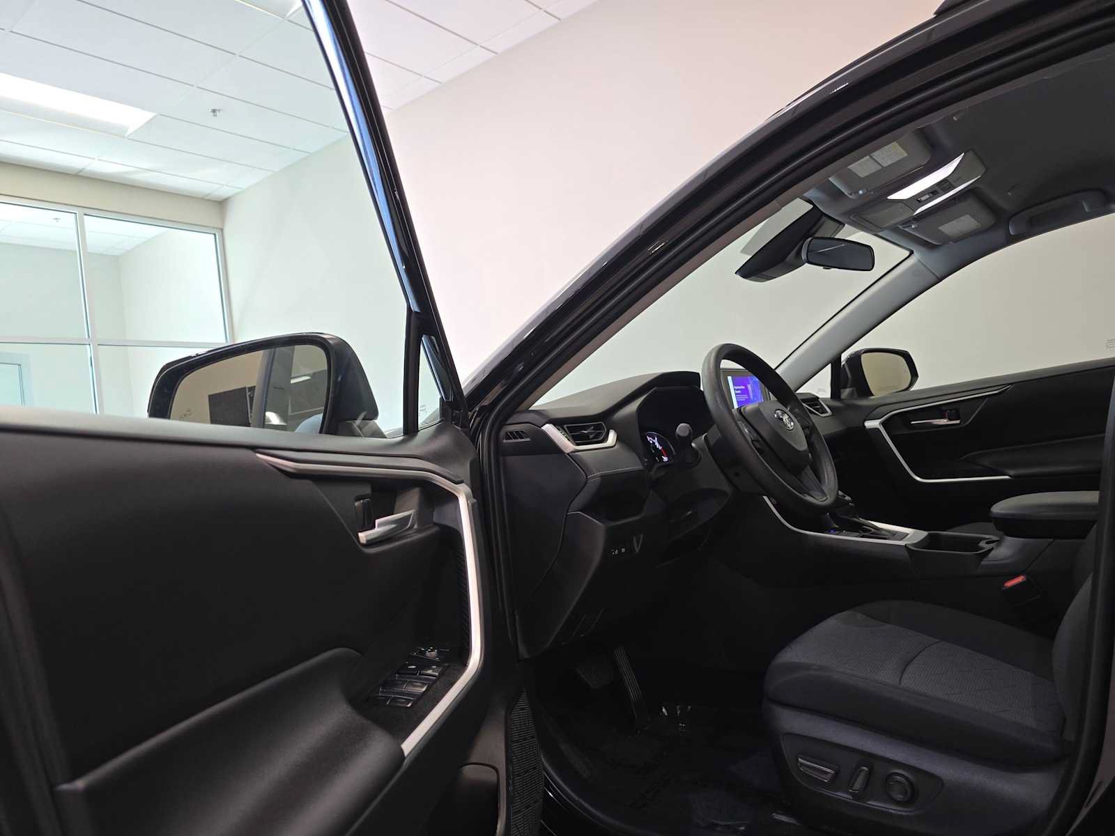 Certified 2025 Toyota RAV4 XLE AWD/4WD image 22