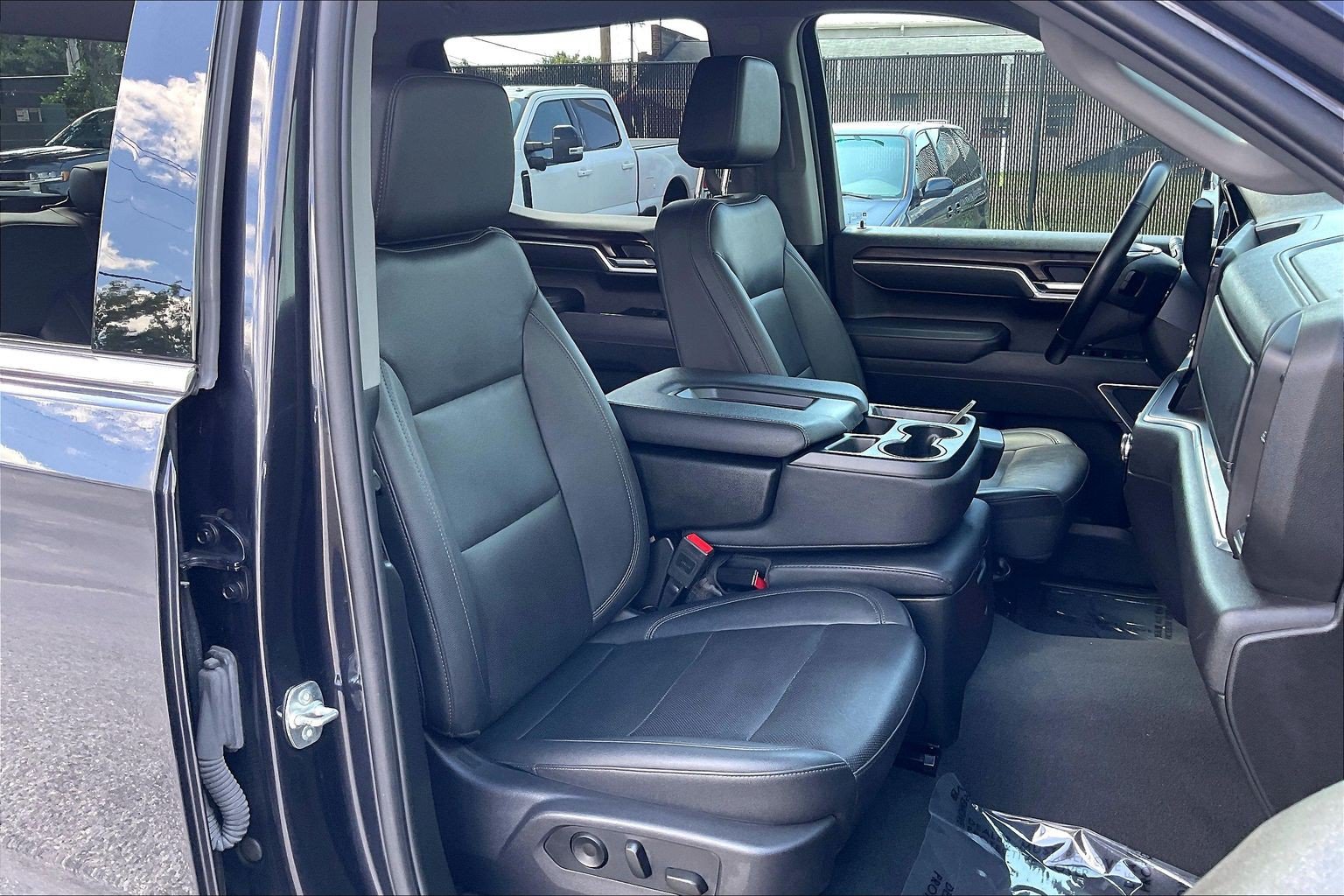 Used 2025 GMC Sierra 1500 SLT AWD/4WD image 9