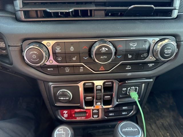 Used 2024 Jeep Gladiator Rubicon w/ Technology Group AWD/4WD image 15