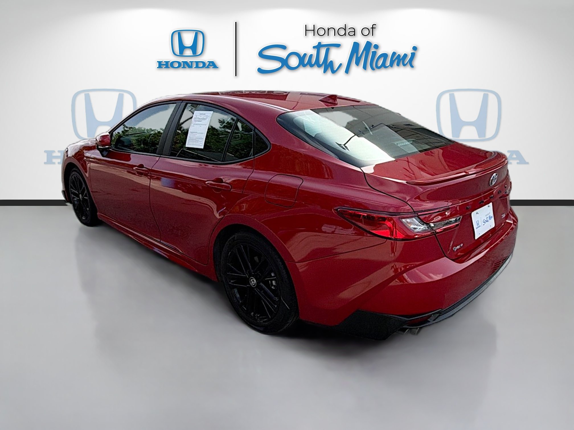 Used 2025 Toyota Camry SE FWD image 5