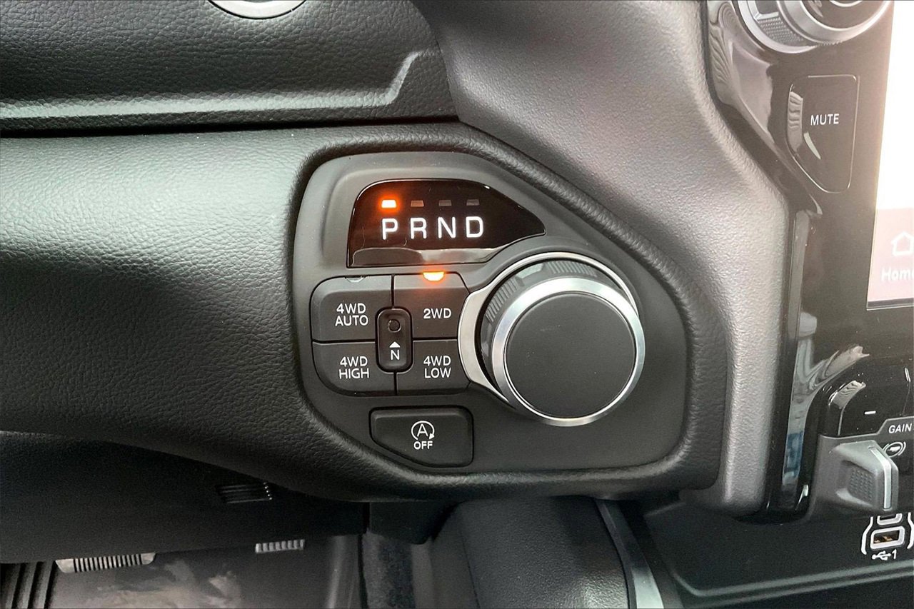 New 2026 RAM 1500 4x4 Crew Cab image 30