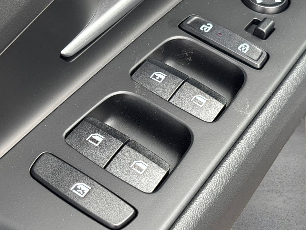 New 2025 Hyundai Elantra SE image 23