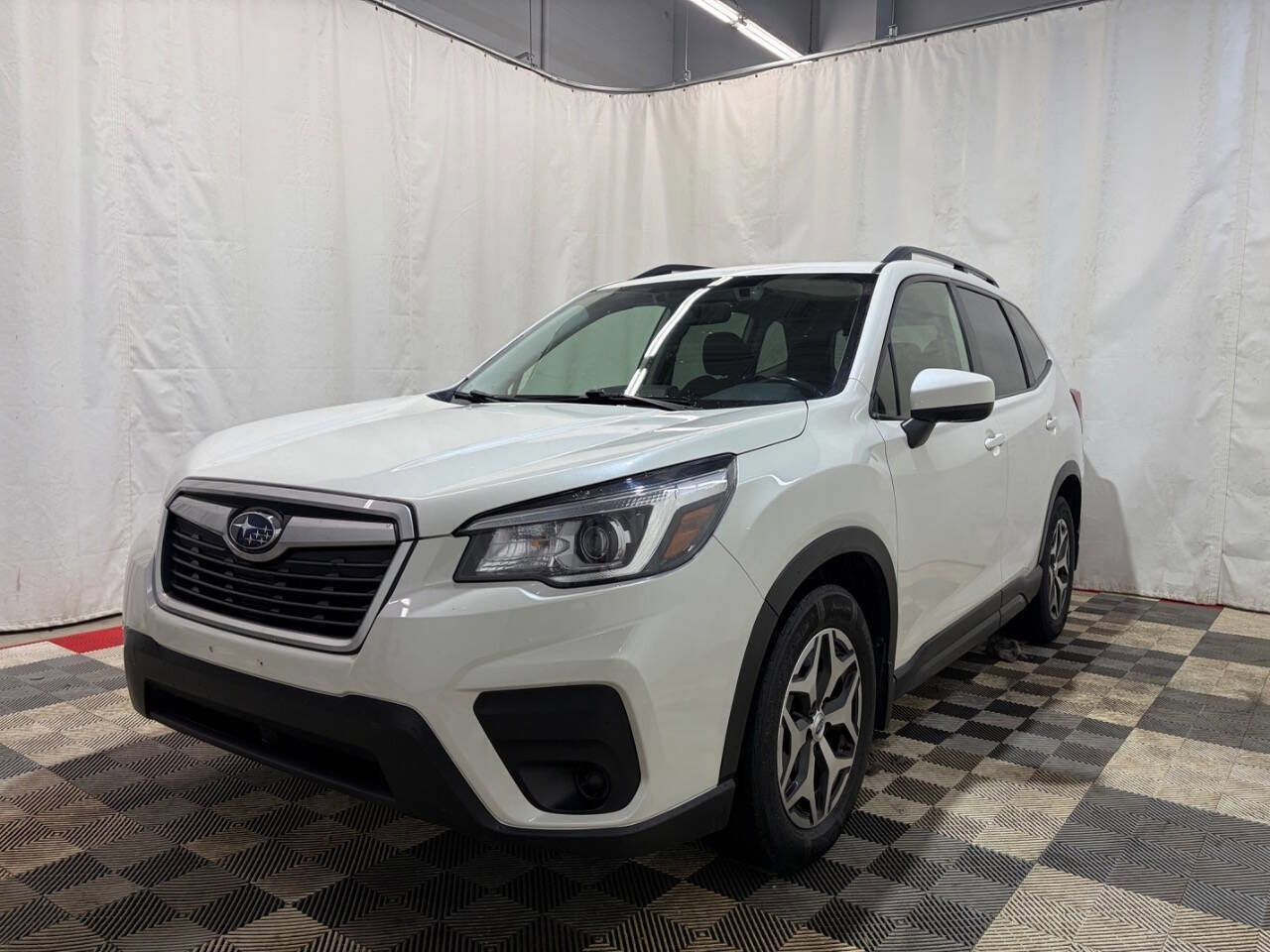 Used 2019 Subaru Forester Premium w/ All-Weather Package image 2