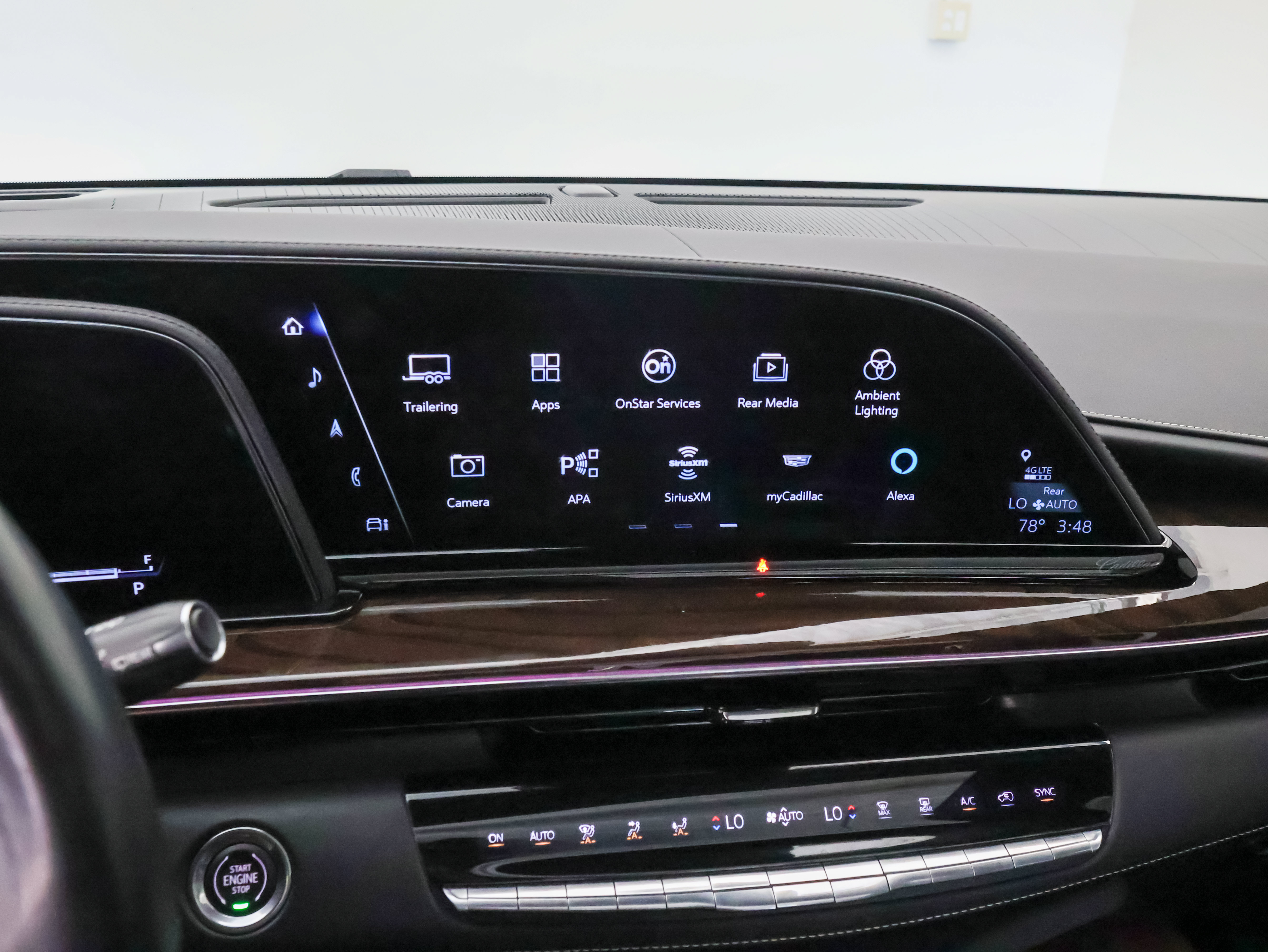 Used 2022 Cadillac Escalade Sport Platinum w/ LPO, ONYX Package AWD/4WD image 32