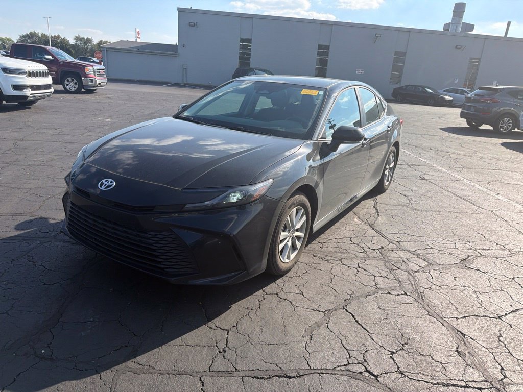 Used 2026 Toyota Camry LE AWD/4WD image 2