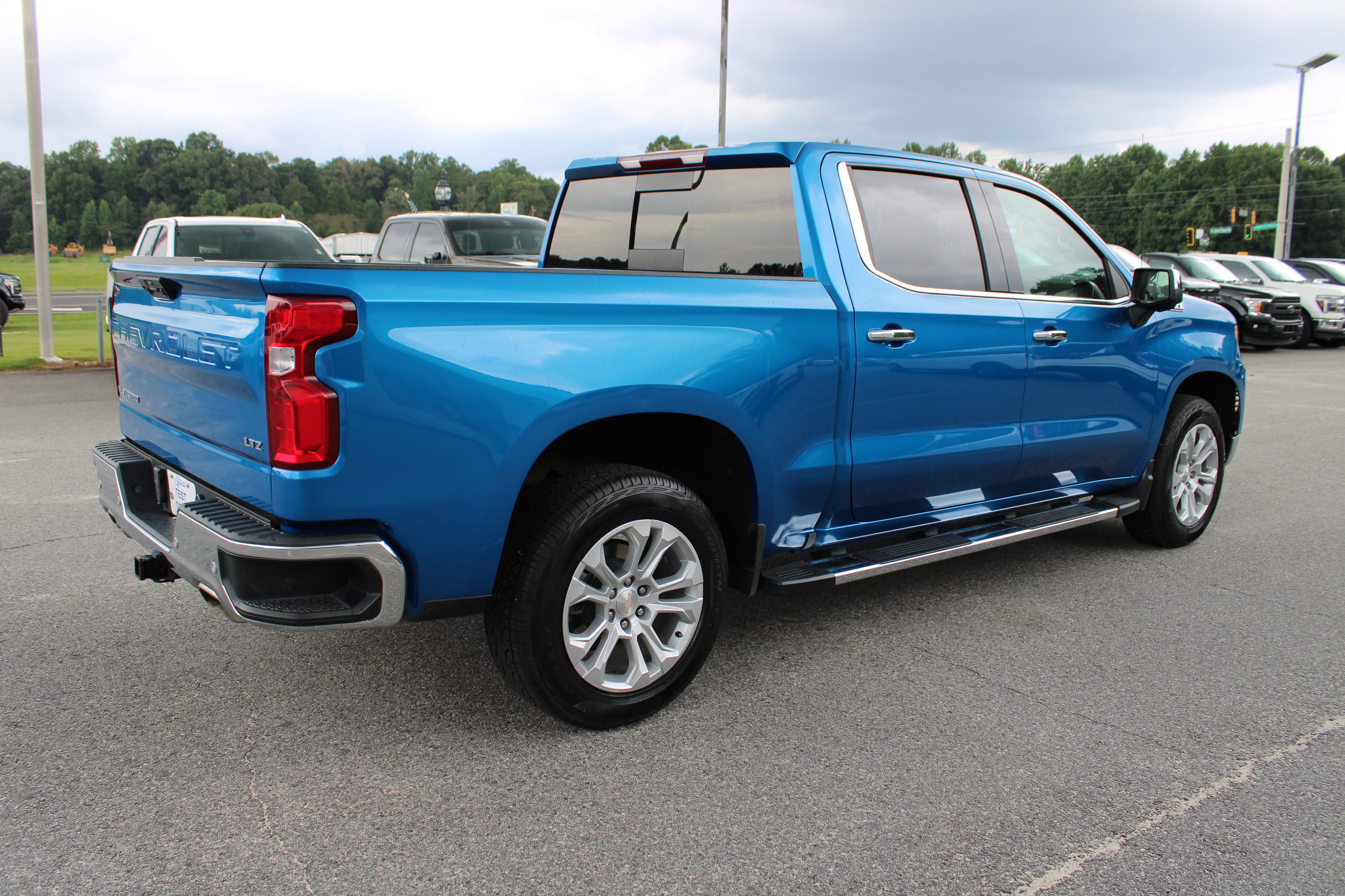 Used 2022 Chevrolet Silverado 1500 LTZ AWD/4WD image 6