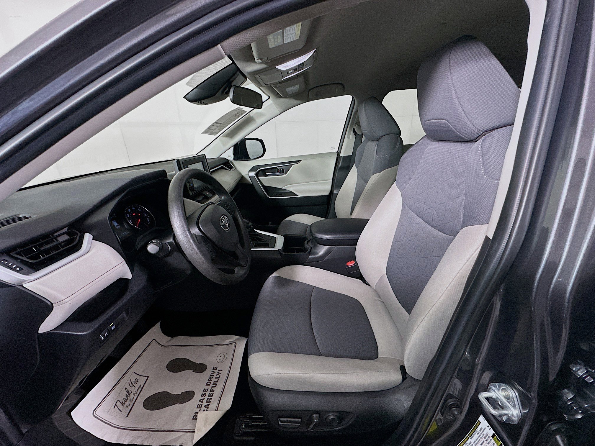 Used 2022 Toyota RAV4 XLE image 12