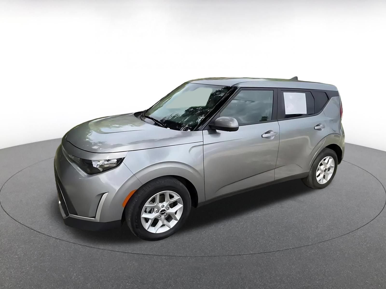 Used 2025 Kia Soul LX w/ LX Technology Package FWD image 8