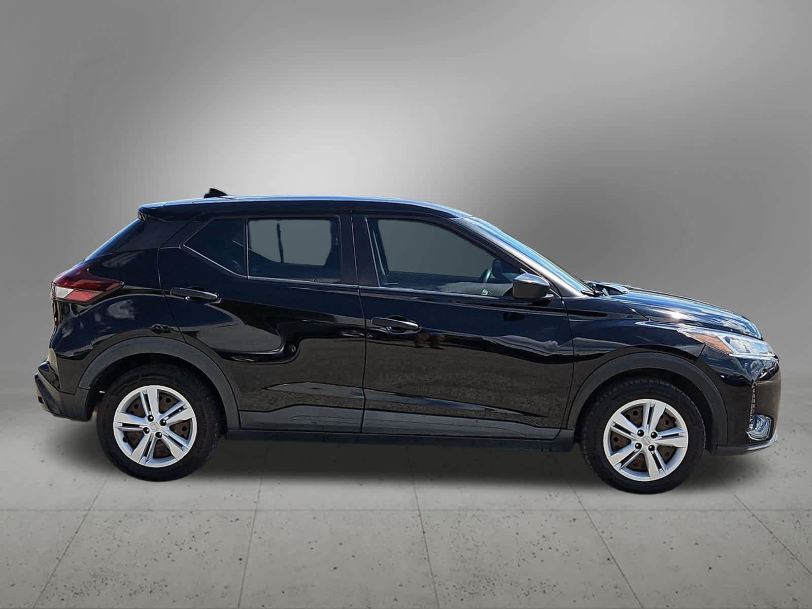Used 2022 Nissan Kicks S FWD image 10