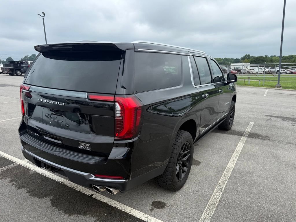 Used 2025 GMC Yukon XL Denali Ultimate AWD/4WD image 4