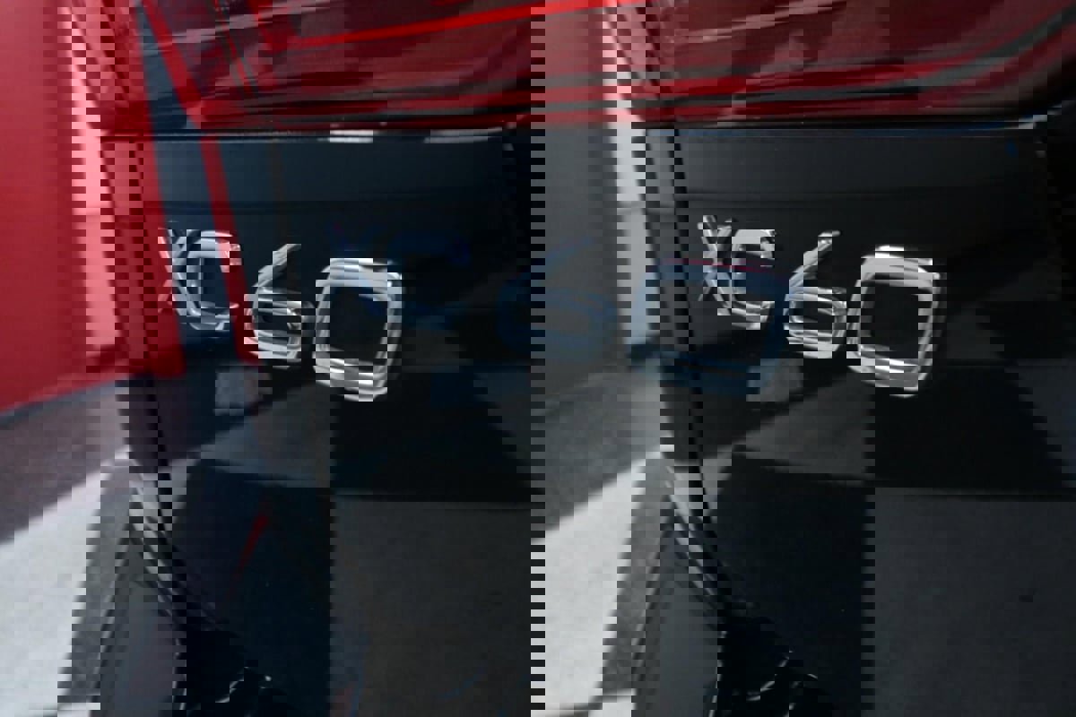 Used 2023 Volvo XC60 B5 Plus image 31