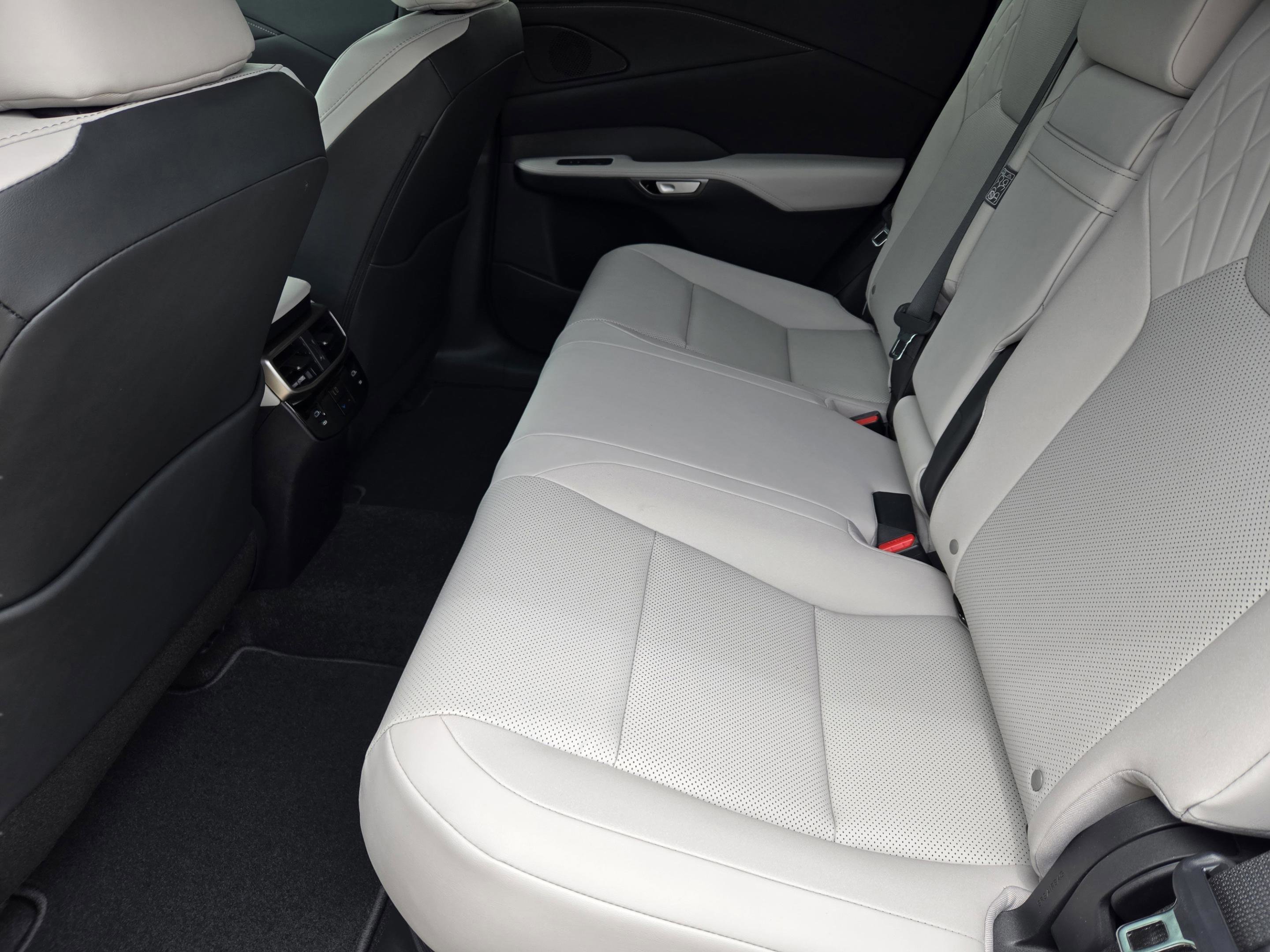 New 2026 Lexus RX 350h AWD/4WD image 17