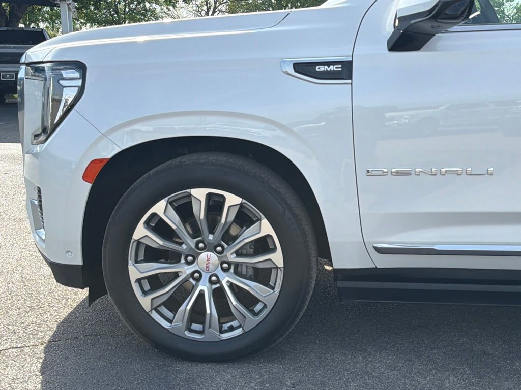 Used 2023 GMC Yukon XL Denali w/ Denali Reserve Package image 20