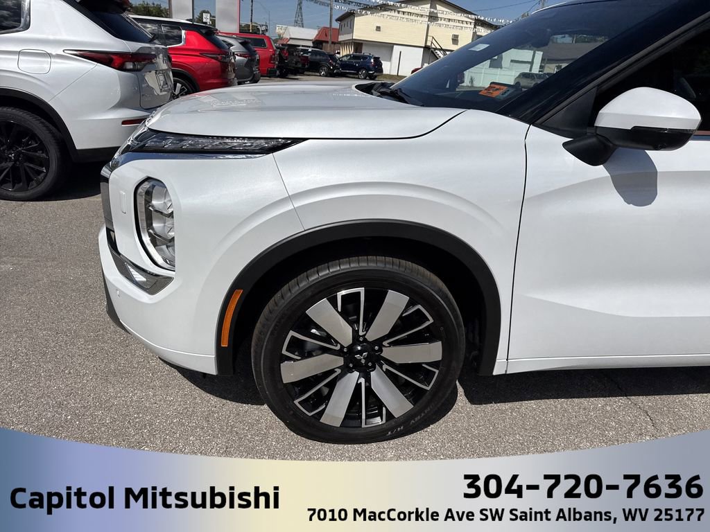 New 2025 Mitsubishi Outlander SEL image 10
