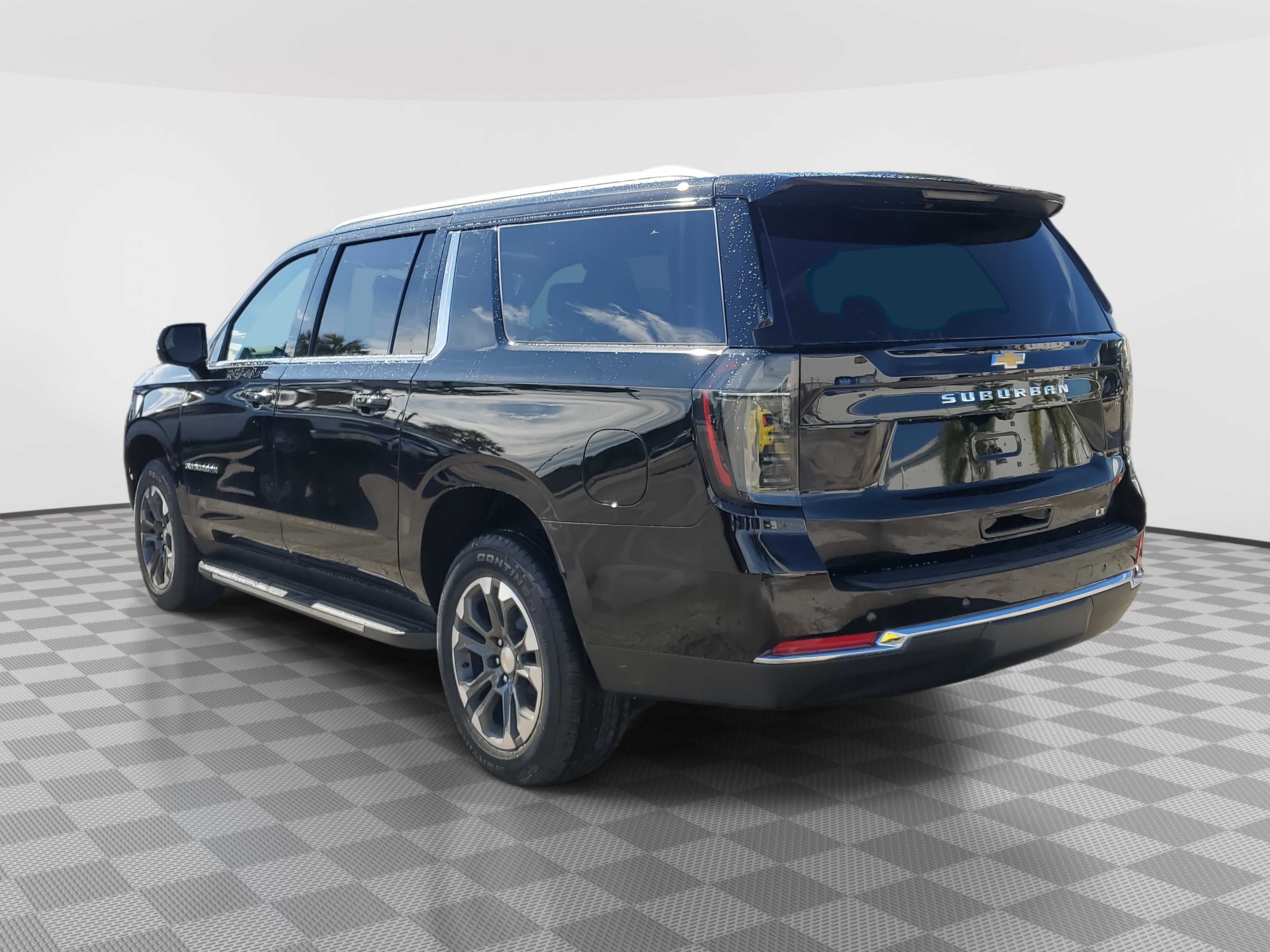 New 2026 Chevrolet Suburban LT w/ Comfort Package image 2