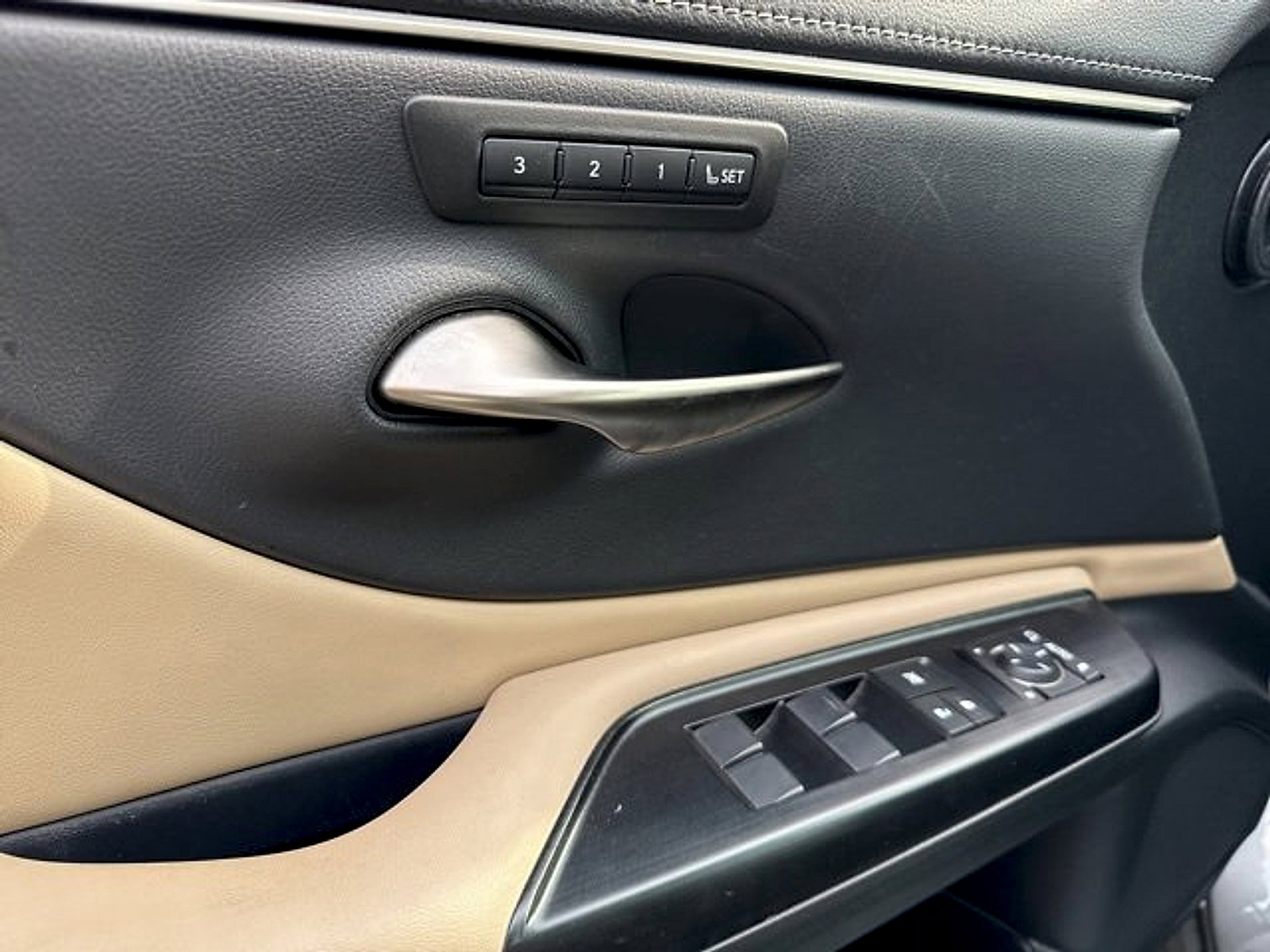 Used 2020 Lexus ES 350 w/ Premium Package image 11