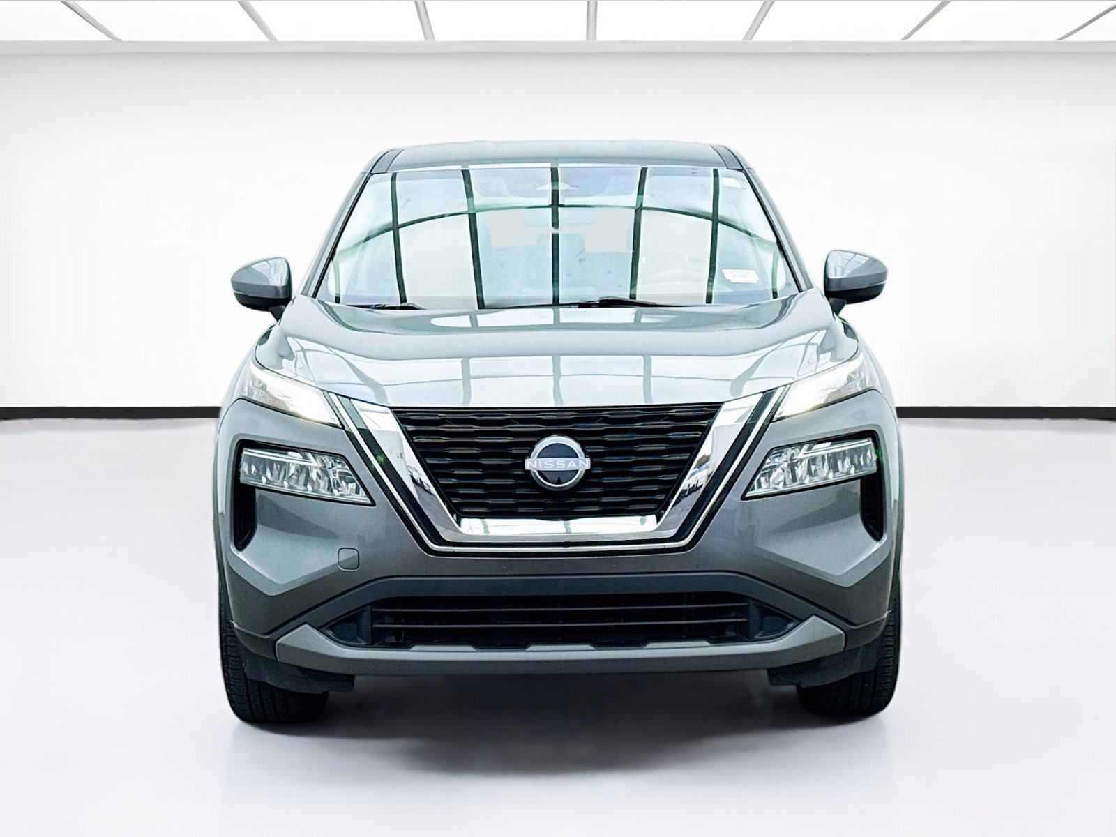 Used 2023 Nissan Rogue SV FWD image 2