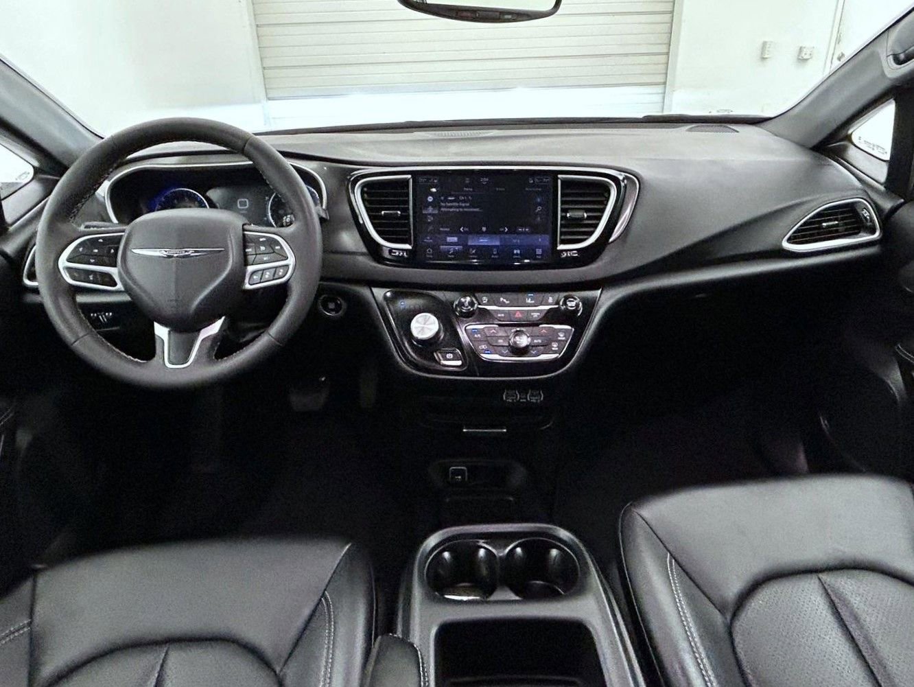 Used 2025 Chrysler Pacifica Select FWD image 13