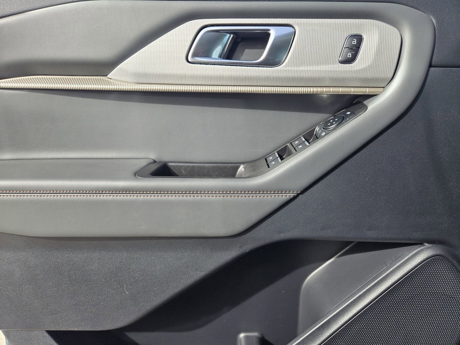 New 2026 Ford Explorer Active image 24