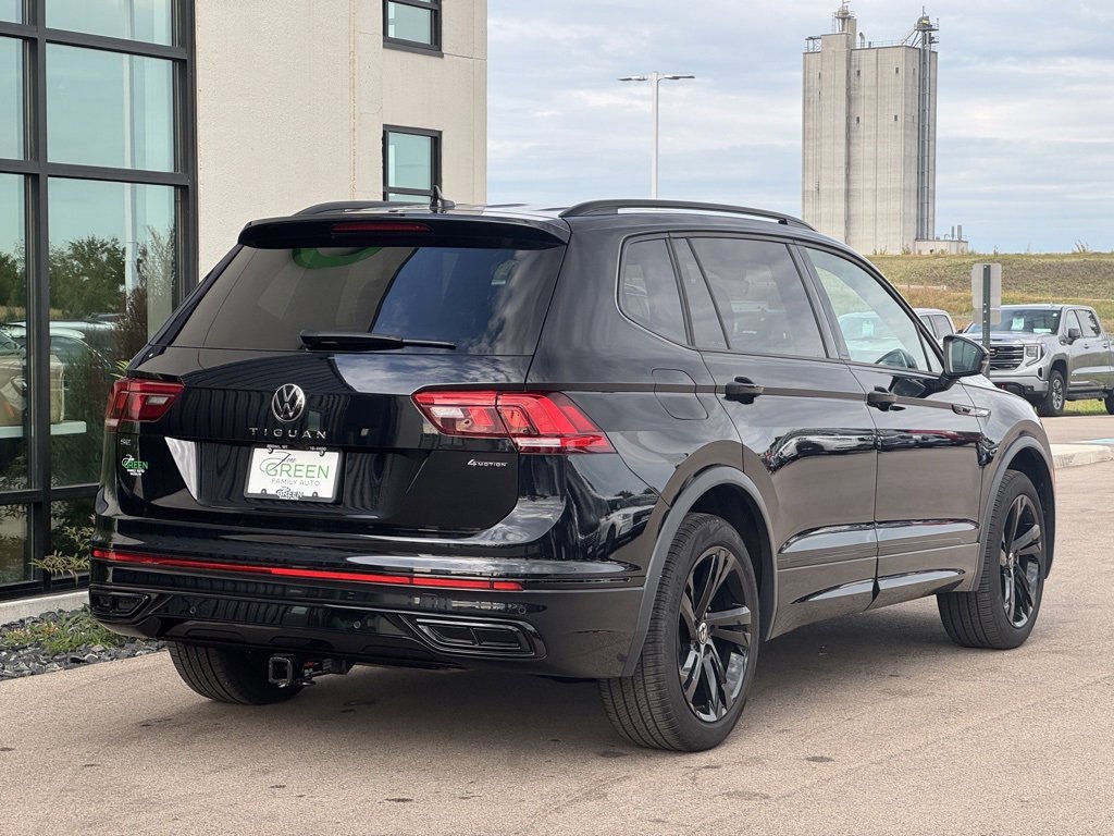 Used 2024 Volkswagen Tiguan SE R-Line w/ MDO Package, Two-Row image 5