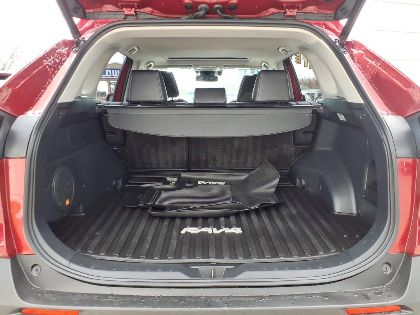 Used 2019 Toyota RAV4 XLE Premium w/ Cold Weather Package AWD/4WD image 16