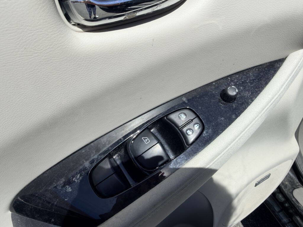 Used 2014 Nissan Leaf SV w/ Premium Package FWD image 8