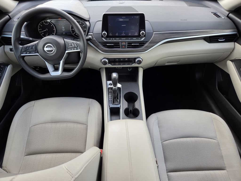 Used 2025 Nissan Altima 2.5 SV FWD image 12