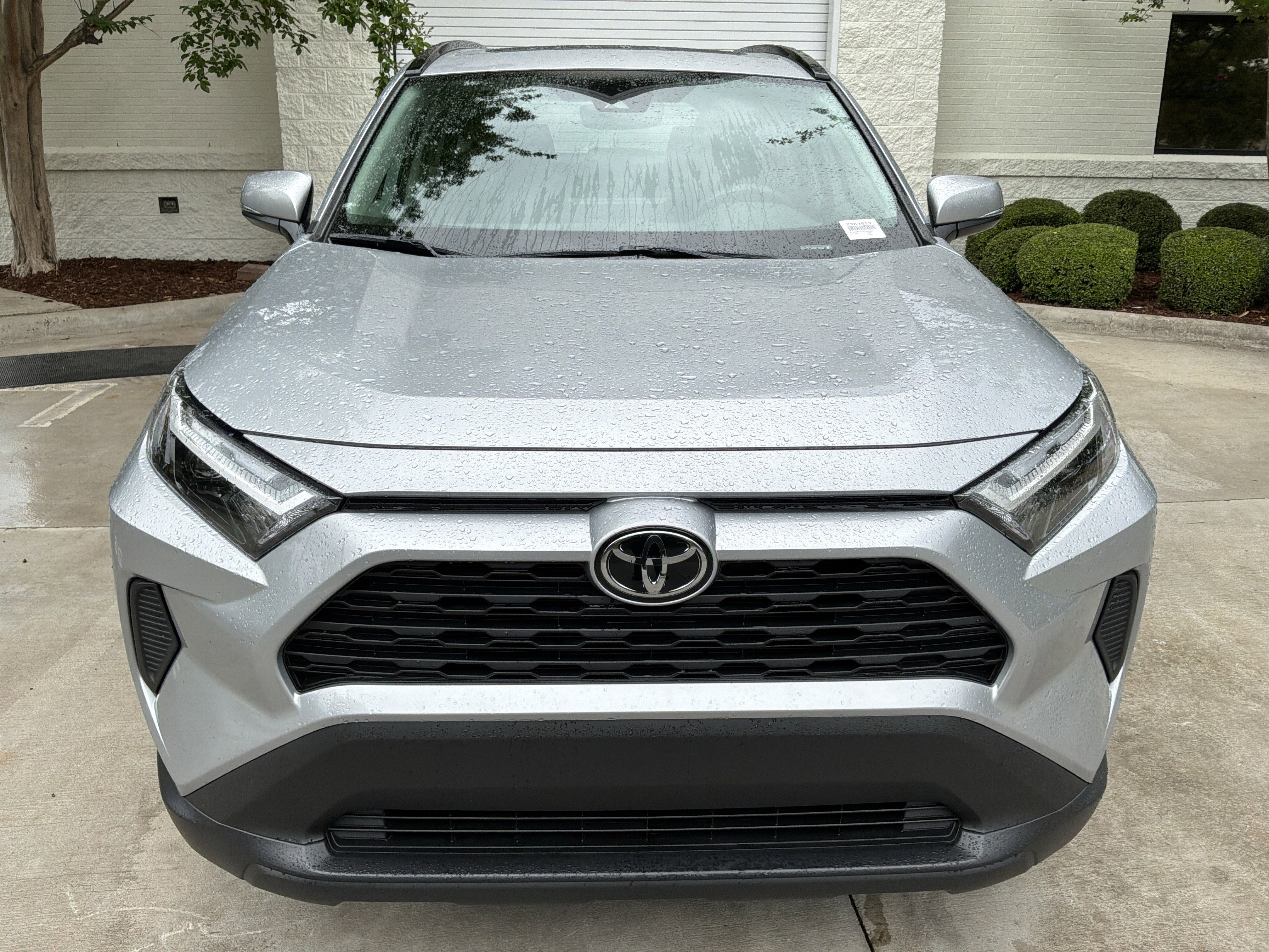 Used 2025 Toyota RAV4 XLE w/ Convenience Package FWD image 3