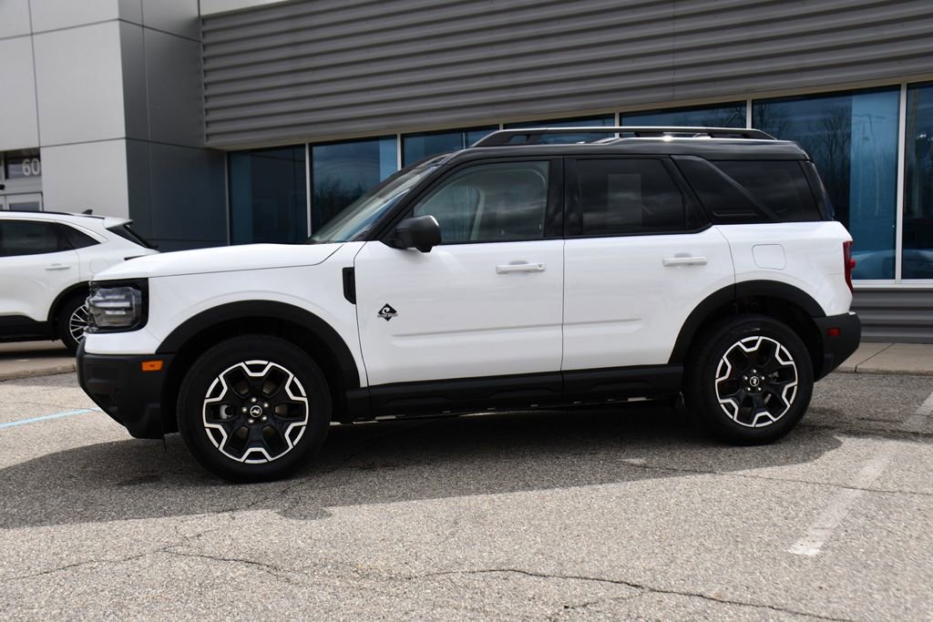 Used 2025 Ford Bronco Sport Outer Banks w/ Outer Banks Tech Package+ AWD/4WD image 2