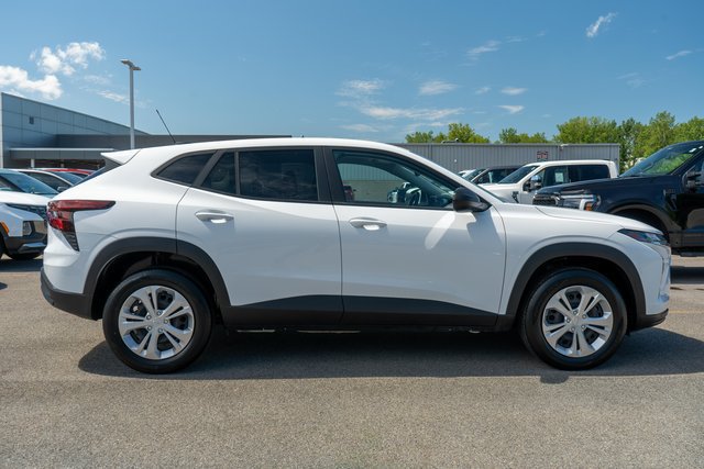 Used 2024 Chevrolet Trax LS FWD image 5