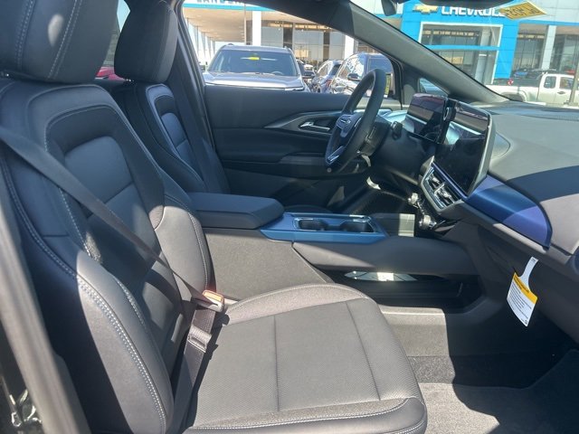 New 2026 Chevrolet Equinox EV LT image 32