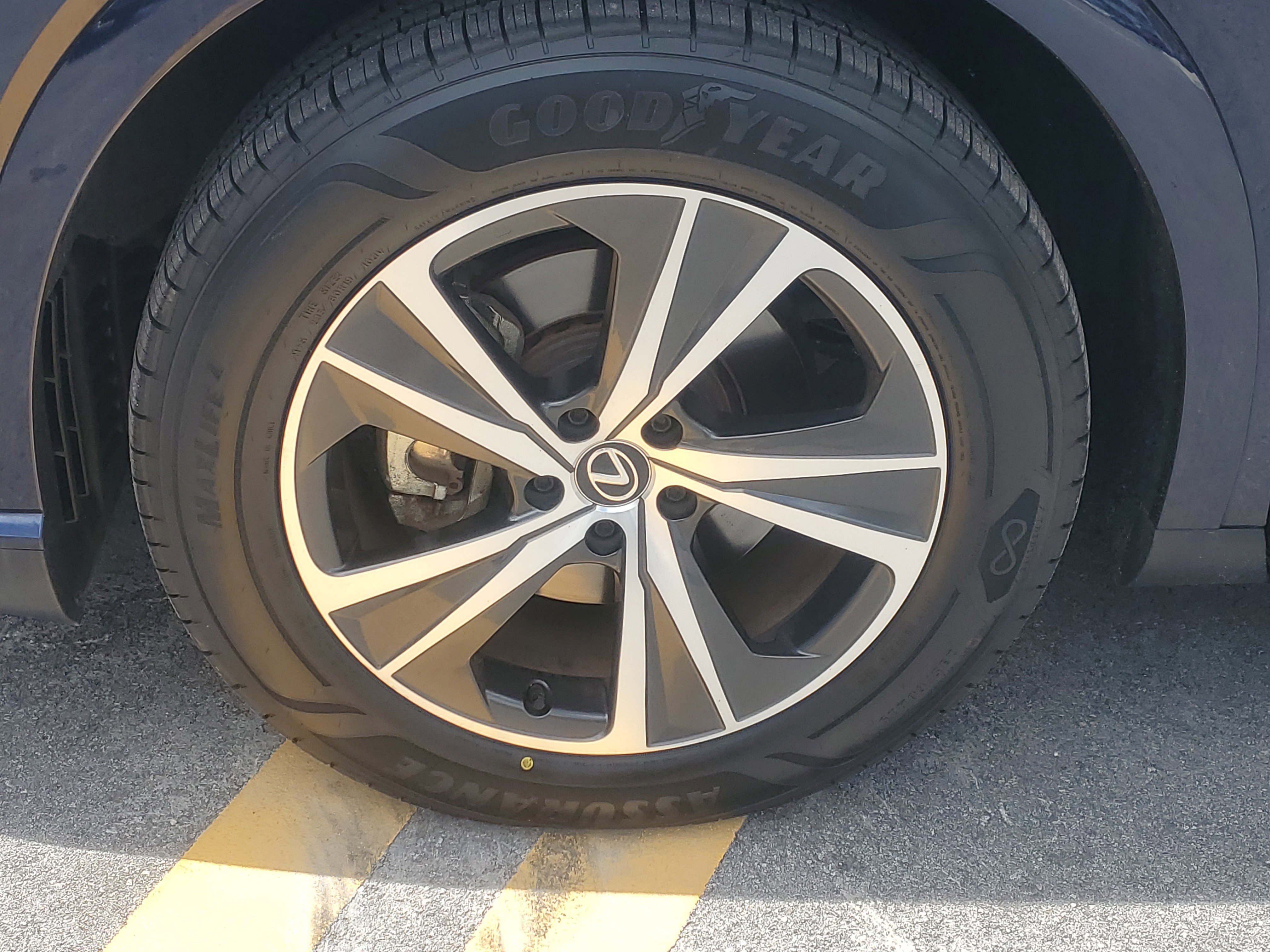 Used 2023 Lexus RX 350 Premium w/ Cold Area Package FWD image 4