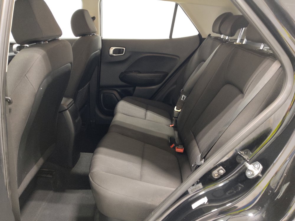 Used 2023 Hyundai Venue SE FWD image 18