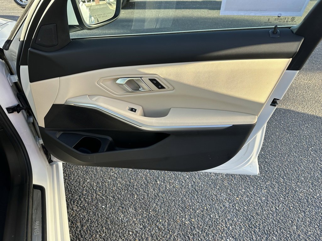 Used 2025 BMW 330i Sedan w/ Premium Package image 21