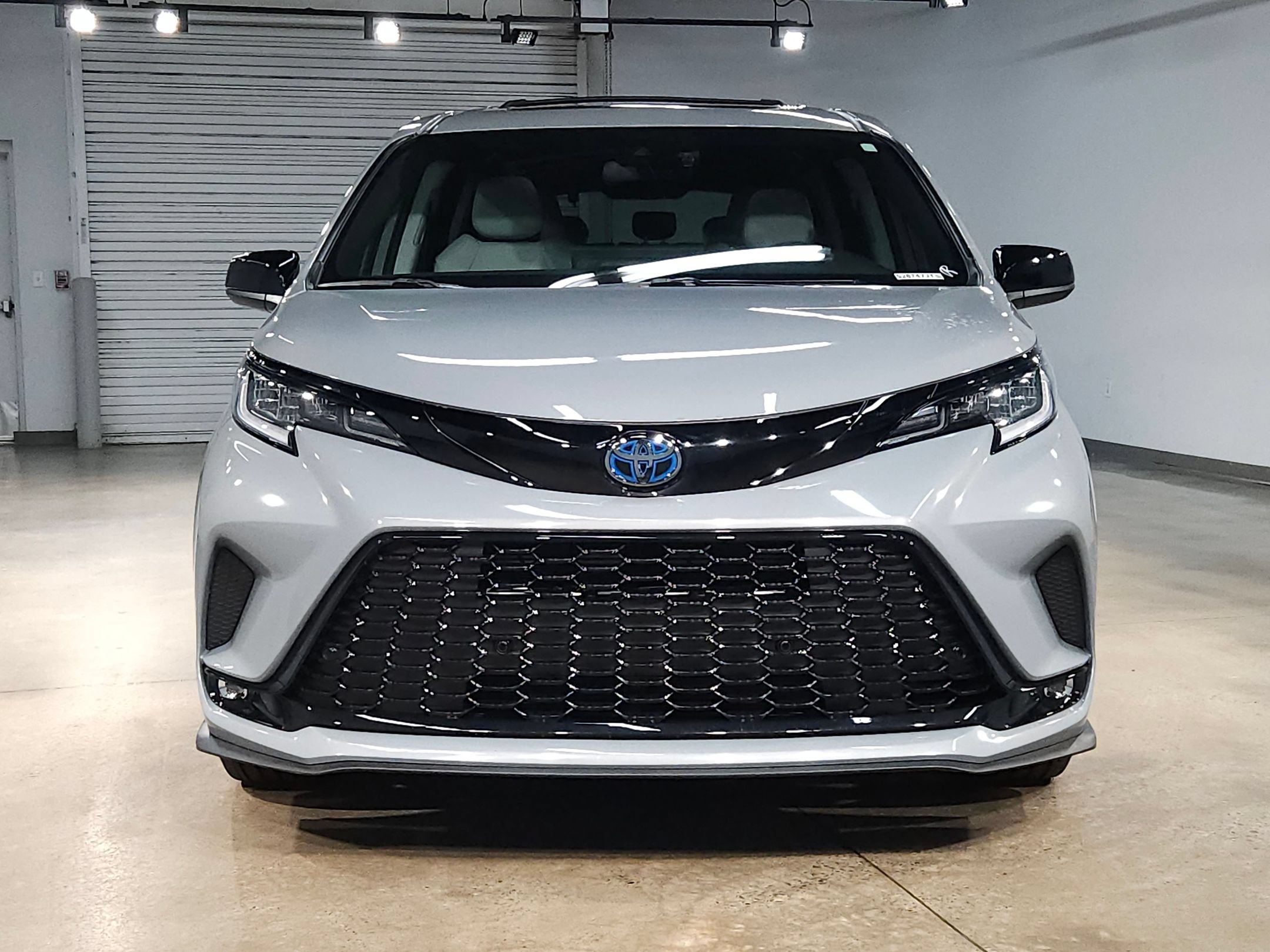Certified 2025 Toyota Sienna XSE FWD image 2