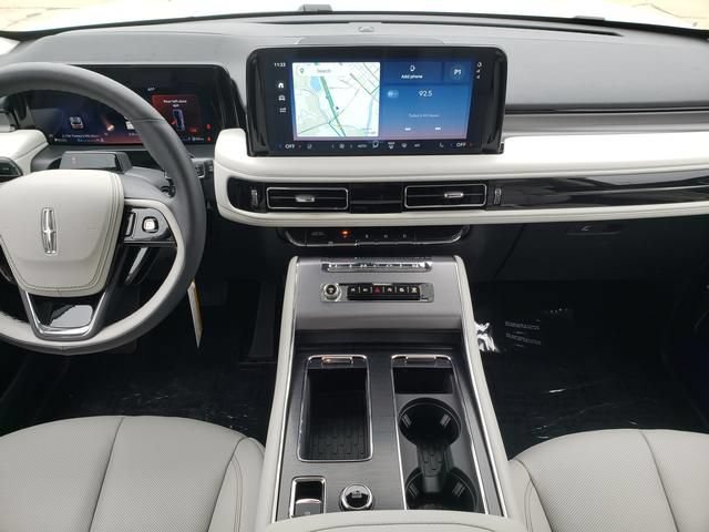 New 2026 Lincoln Aviator AWD image 16