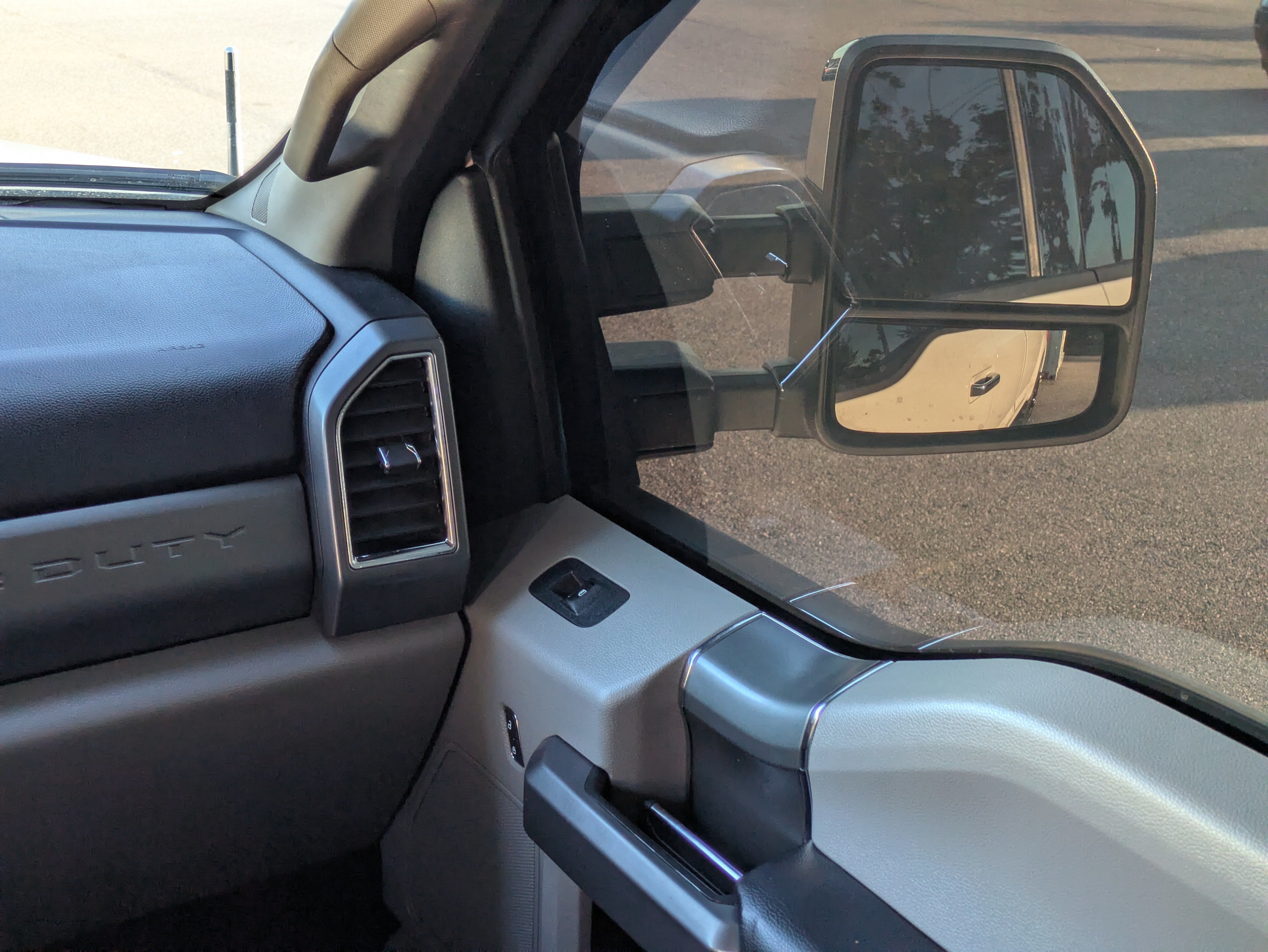 Used 2018 Ford F250 XLT w/ XLT Premium Package AWD/4WD image 18